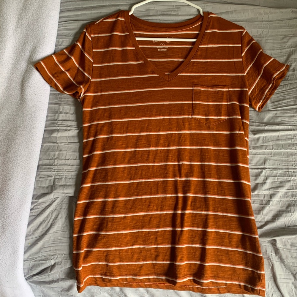 V-neck short sleeve